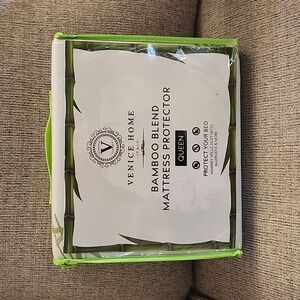 New Venice Home Bamboo Blend Mattress Protector